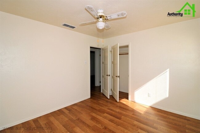 Building Photo - 1924 Sequoia St