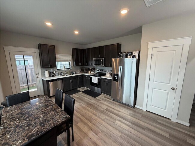 Building Photo - 125 Threshing Rd