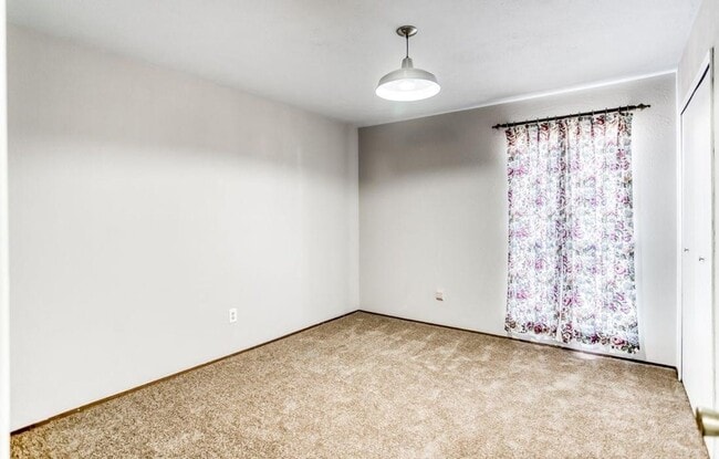 Building Photo - Location location