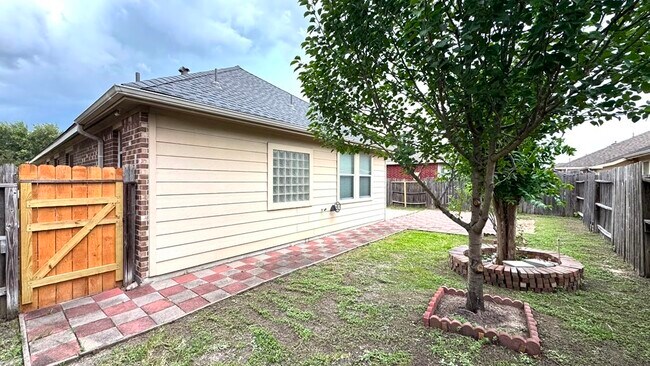 Building Photo - 8923 Willow Wind Ln