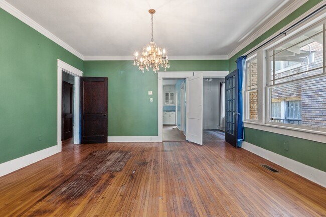 Building Photo - 1720 W 24th St