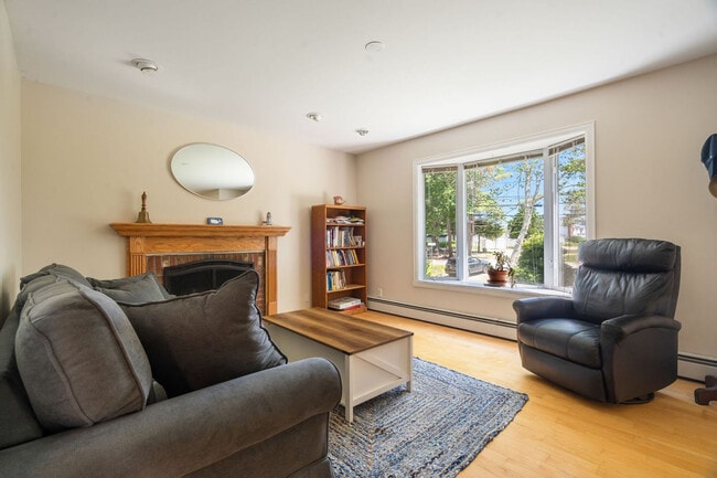 Building Photo - 28 Shoals View Dr