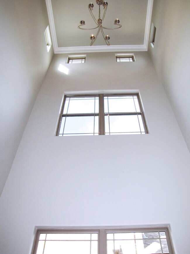 Building Photo - Upscale 4 Bed, 2.5 Bath Available in Fayetteville!