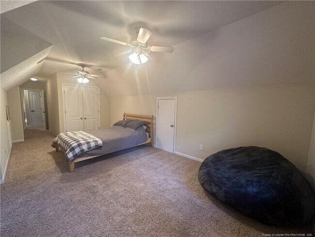 Building Photo - 143 Fairway Ln