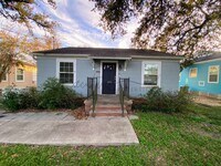 Building Photo - Well-Kept 3BR Home with Sunroom, Garage & Fenced Yard