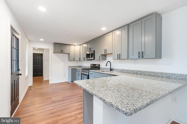 Building Photo - 32 E Elm St