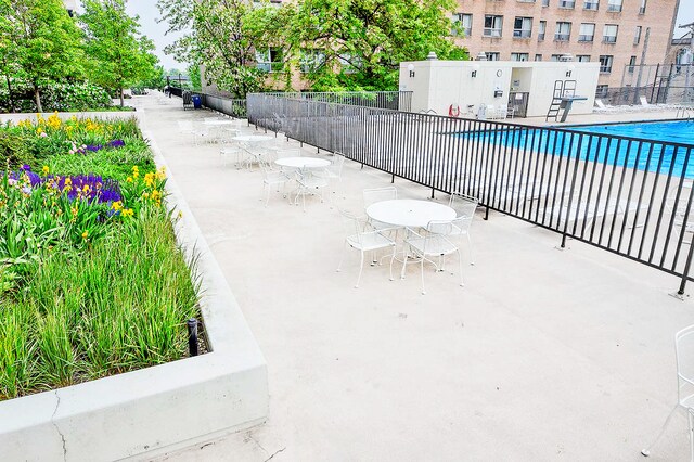 Building Photo - 4343 N Clarendon Ave