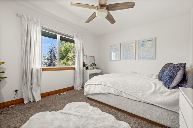 Building Photo - 1702 Cutter Ln