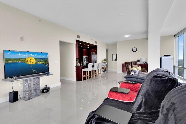 Building Photo - 150 E Robinson St