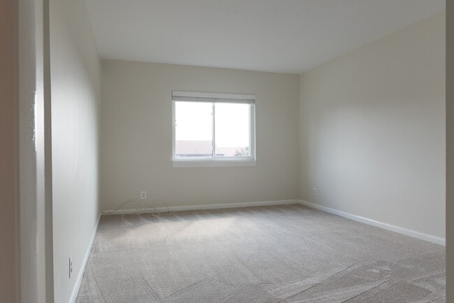 Building Photo - Condo