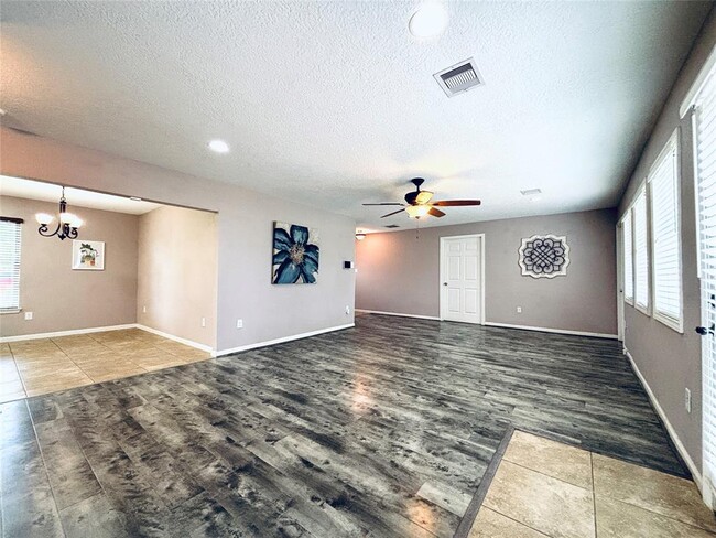 Building Photo - 2413 Kingsdale Dr