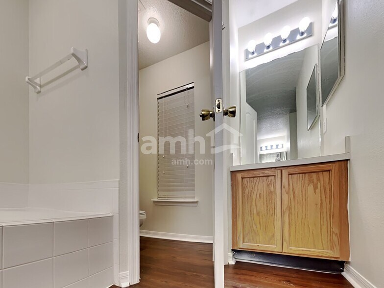 Building Photo - 10157 Rising Mist Ln