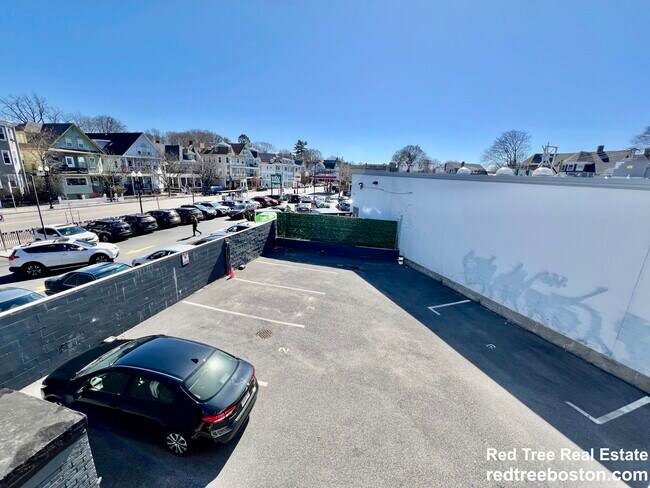 Building Photo - 8 Perkins St