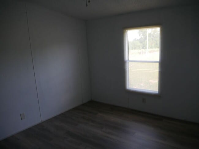Building Photo - Adorable mobile home in Quitman