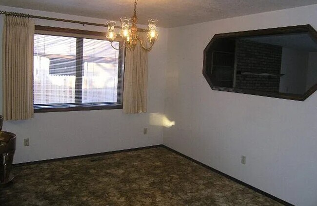 Building Photo - South East Boise Home