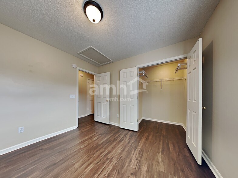 Building Photo - 537 Beverly Dr