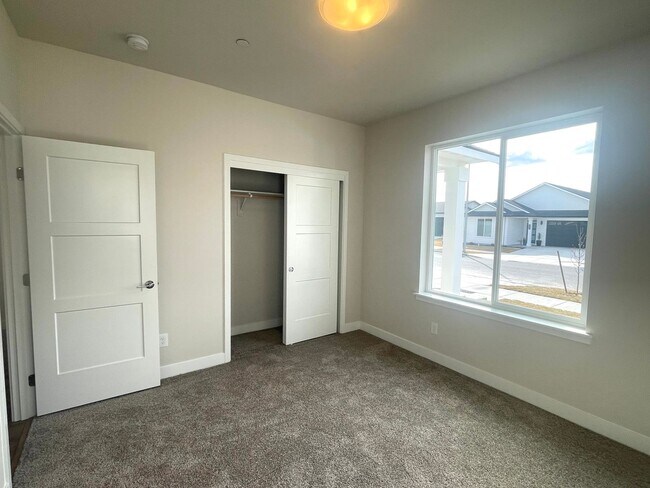 Building Photo - 2560 Clark Rdg Dr