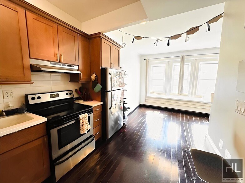 Building Photo - Gorgeous 1 Bedroom in Hamilton Heights! La...