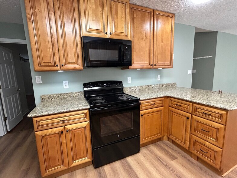 Building Photo - 111 Mockingbird Dr