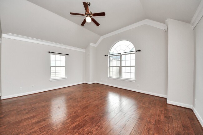 Building Photo - 2941 Clinton Dr