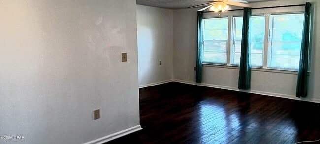 Building Photo - 648 N 9th Plaza