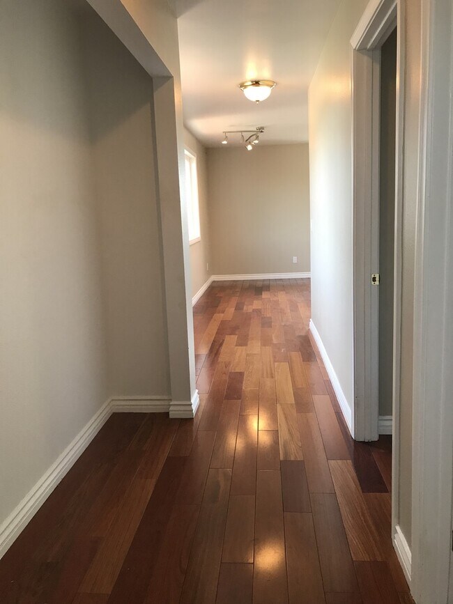 Building Photo - this will be gone this weekend! Rare change to rent a 2005 built 2 bedroom house HOUSE in Glassel...