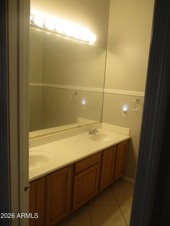 Building Photo - 2926 W Eastman Dr