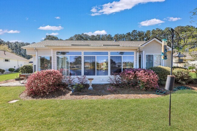 Building Photo - Charming 2 Bed, 2 Bath Rental with Lagoon Views in Sun City!