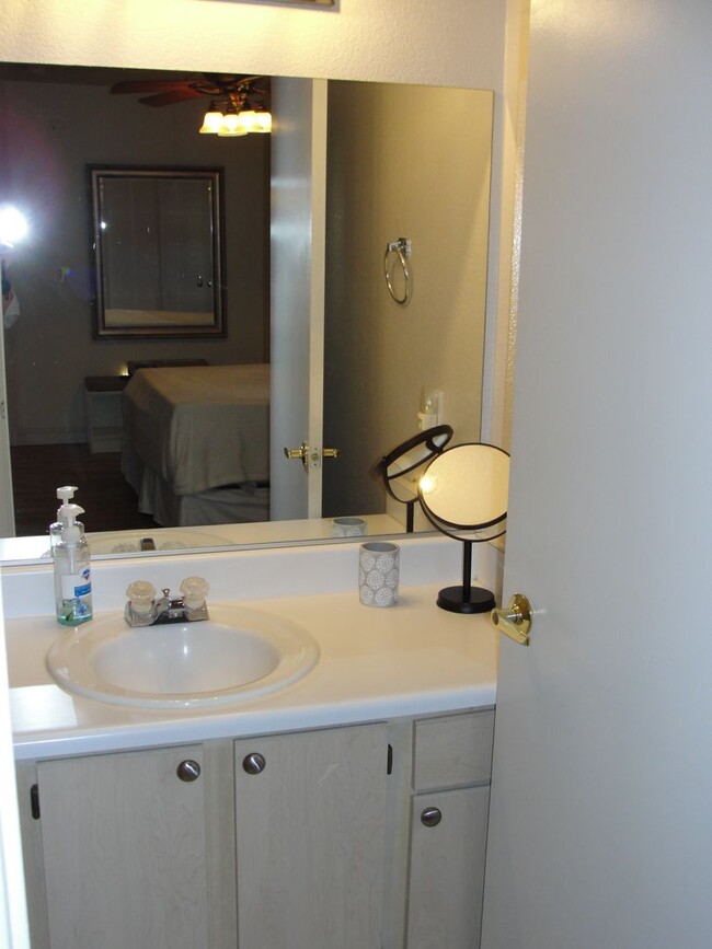 Building Photo - SUMMERLIN CONDO-FULLY FURNISHED, ALL UTILI...