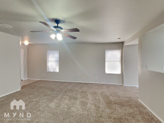 Building Photo - 550 W Kingman Dr