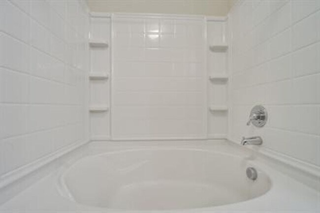 Building Photo - RATE DROP ALERT (was $2100/month) AND SUMM...