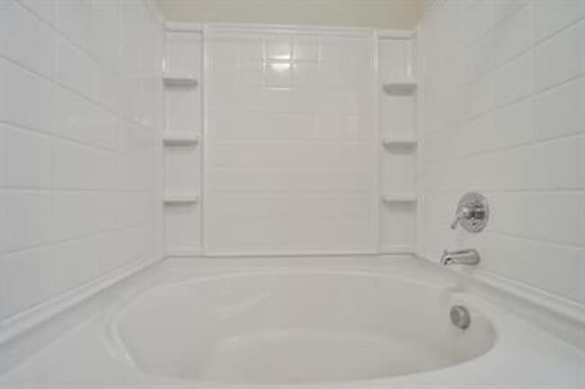 Building Photo - SUMMER MOVE-IN SPECIAL: $250 OFF 1ST MONTH...