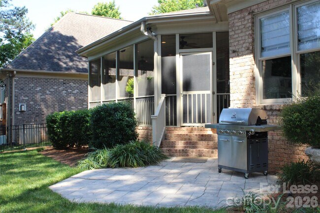 Building Photo - 17404 Summer Pl Dr