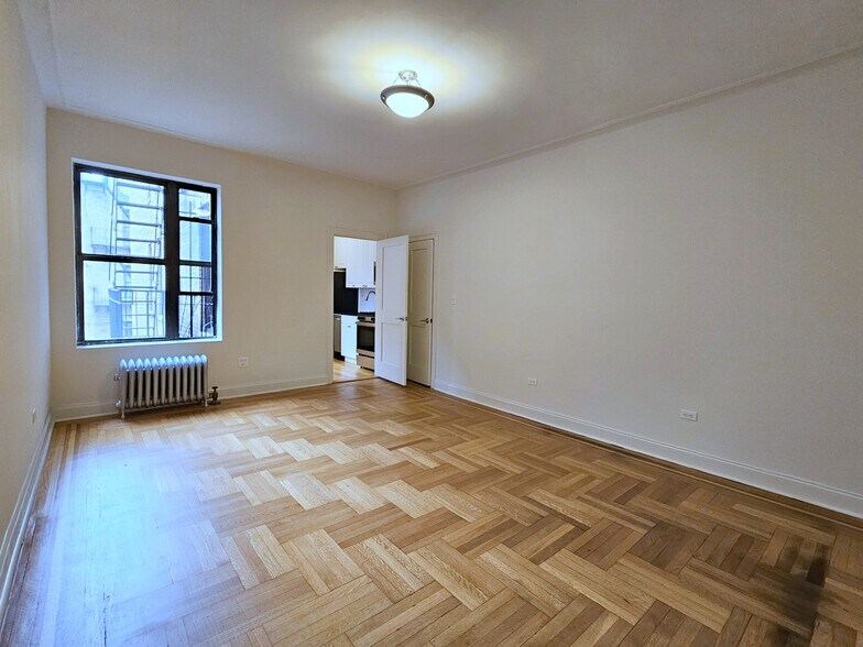 Primary Photo - 652 W 163rd St