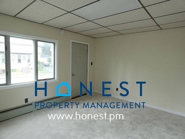 Building Photo - 8 Lasalle St