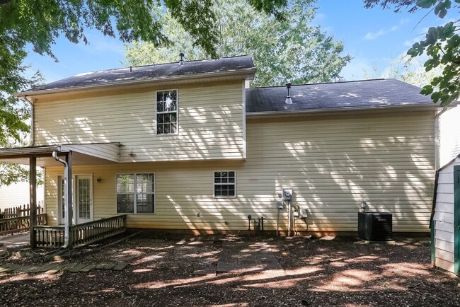 Building Photo - 15476 Stone Hollow Dr