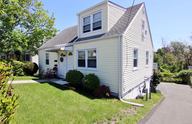 Building Photo - 261 East Ave