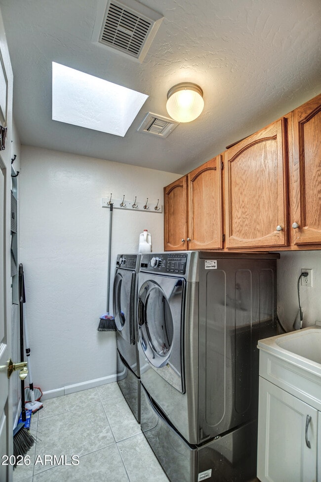 Building Photo - 16518 Lost Arrow Dr