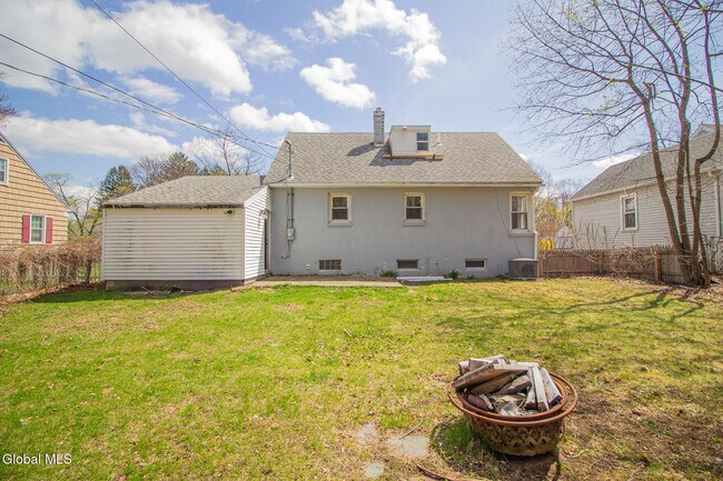 Building Photo - 16 Swayze Dr