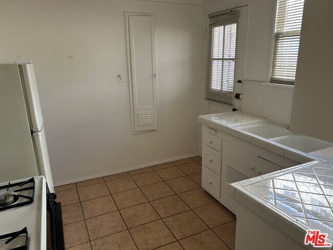 Building Photo - 244 S Lasky Dr