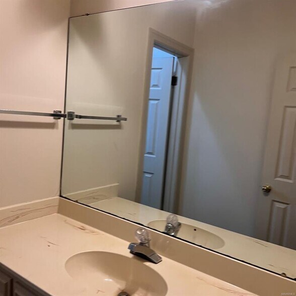 Building Photo - 8706 Twelve Oaks Ln