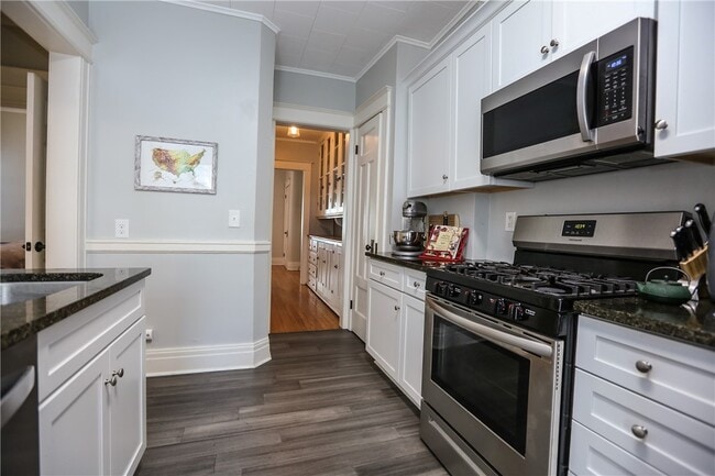 Building Photo - 296 Laburnam Crescent