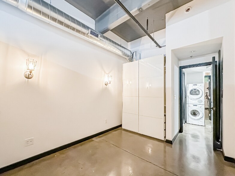 Building Photo - 1701 Tulip St