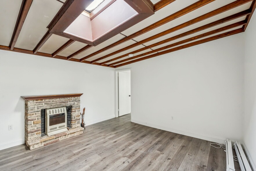 Building Photo - 2900 Almond St