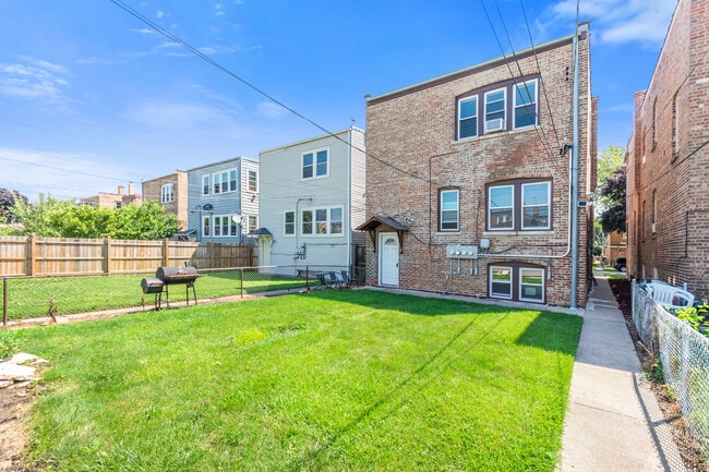 Building Photo - 1820 Grove Ave