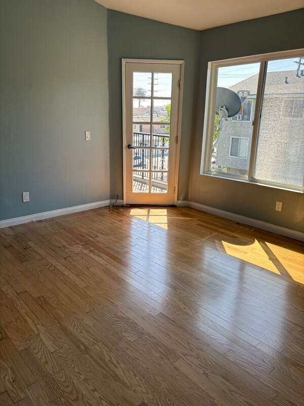 Building Photo - 1027 Newport Ave