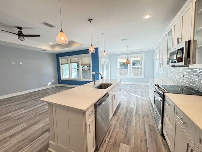 Building Photo - Palm Heaven!!Application and more info @ https://www.sandseekerrealty.com/long-term-rentals/. Cli...