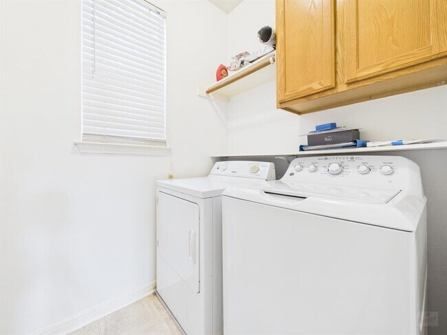 Building Photo - 8518 Cahill Dr