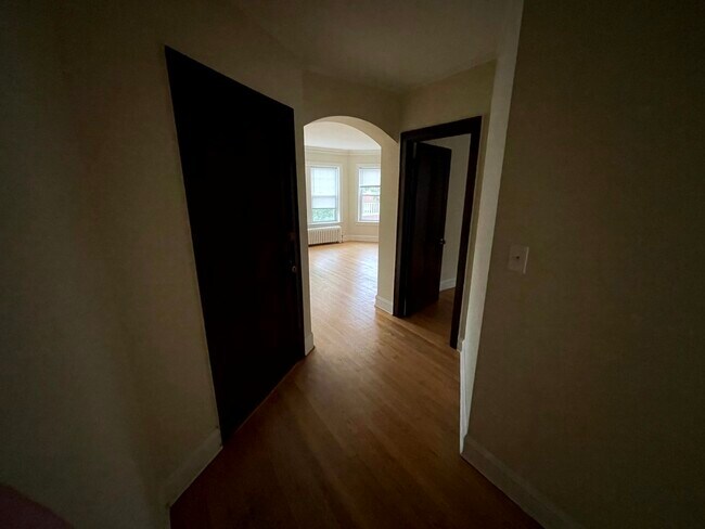 Building Photo - 4044 N Kilbourn Ave