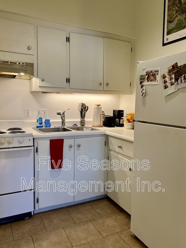 Building Photo - 194 North St